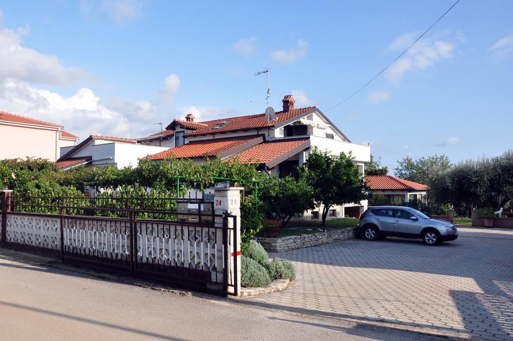 Franko Apartmani Zambratija  Exteriér fotografie