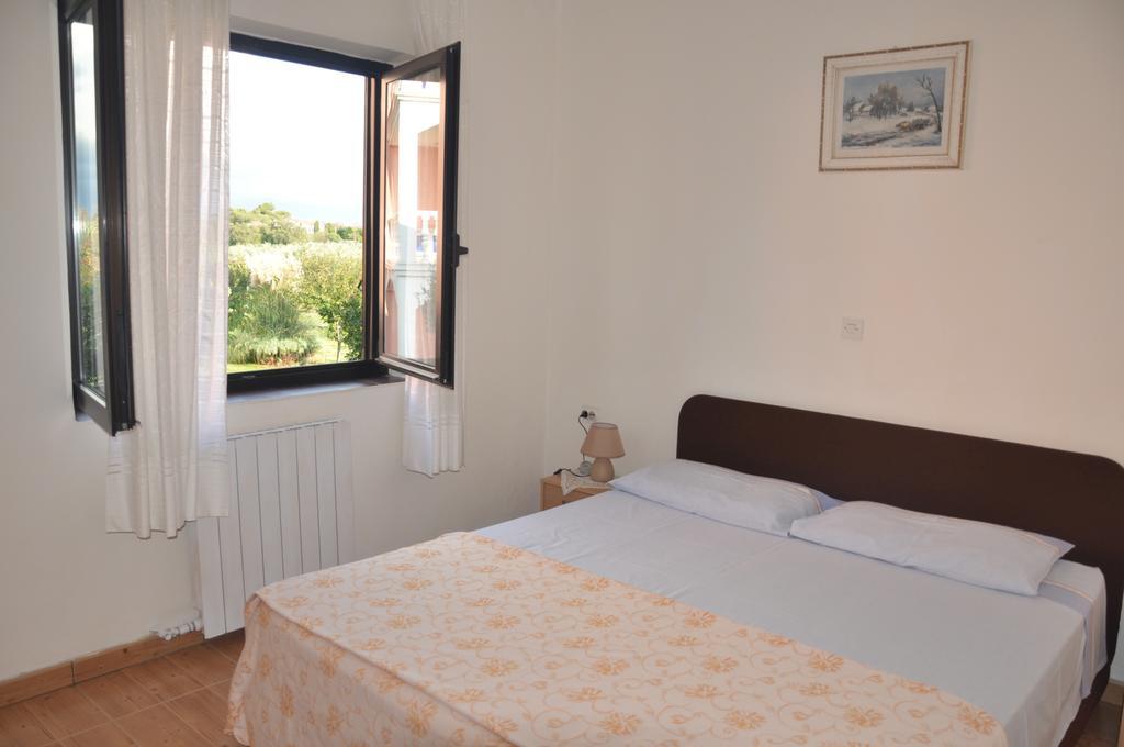 Franko Apartmani Zambratija  Exteriér fotografie
